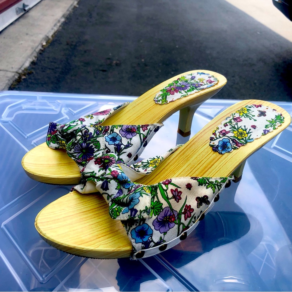 Oriental Women’s White Multicolor Floral Wooden Heels Sandals Size 7